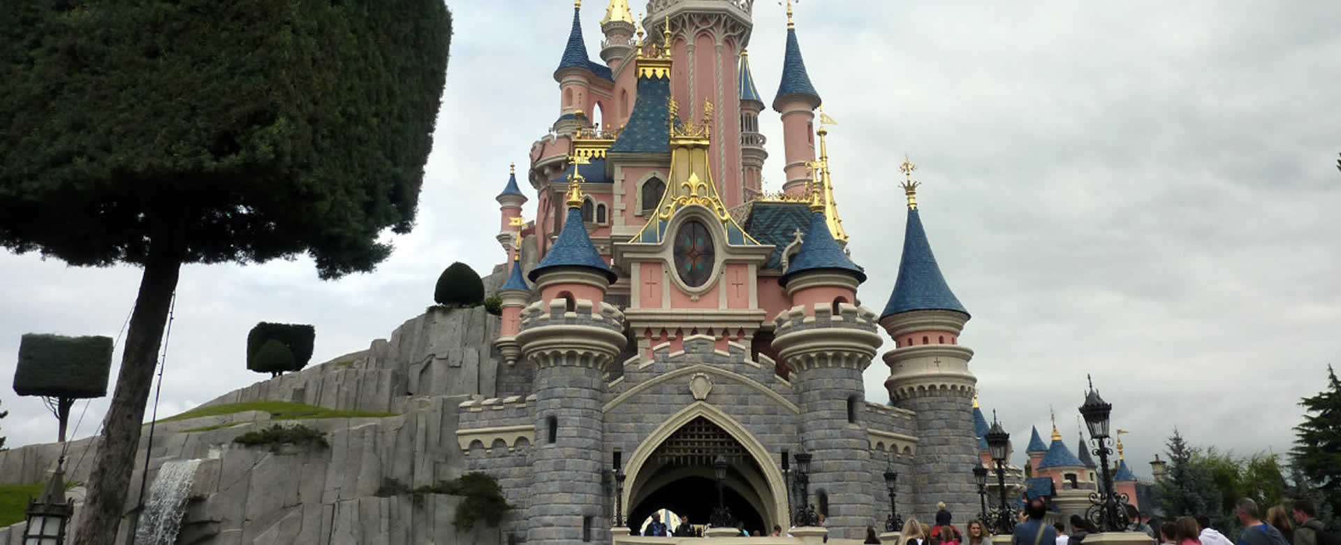 Falso atentado desata pánico en los visitantes de Disneyland en Paris