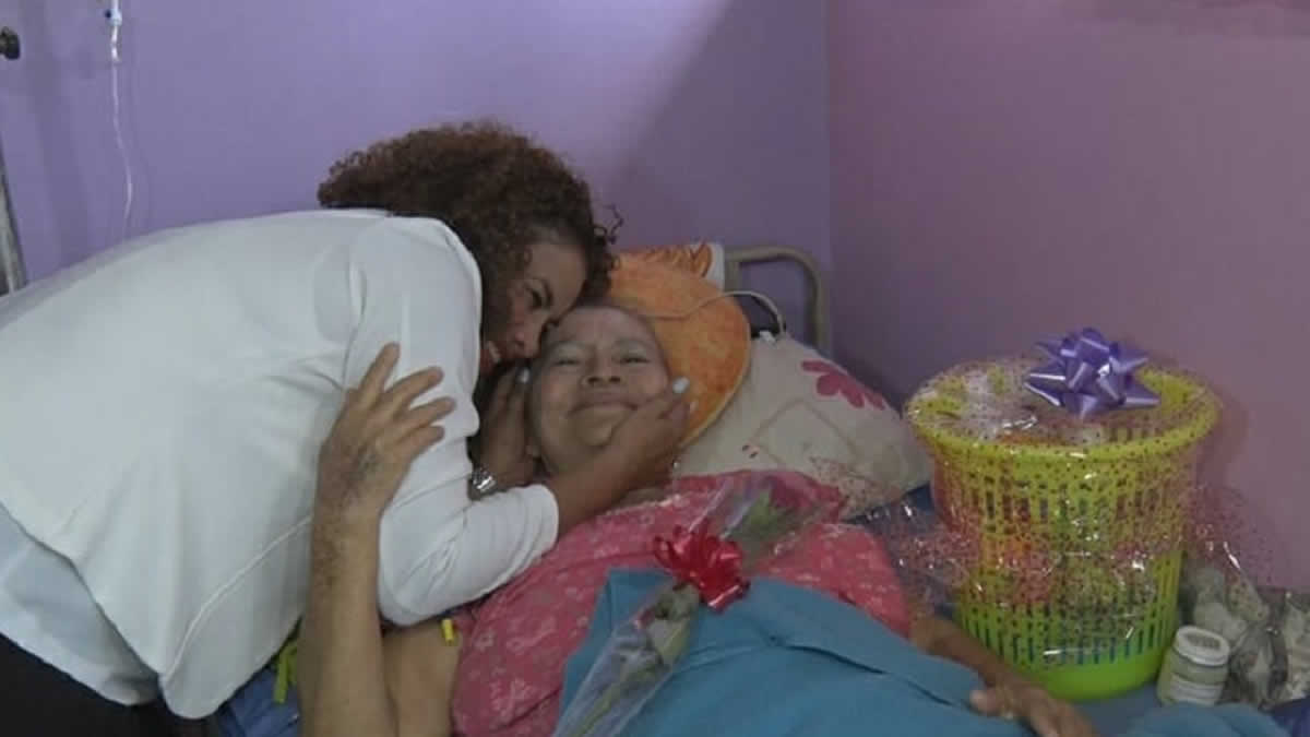Guerreras contra el cáncer del Bertha Calderón reciben visita de la Alcadesa Reyna Rueda
