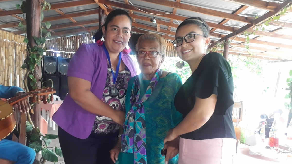 Municipalidad lleva serenata a las mujeres emprendedoras de Somoto