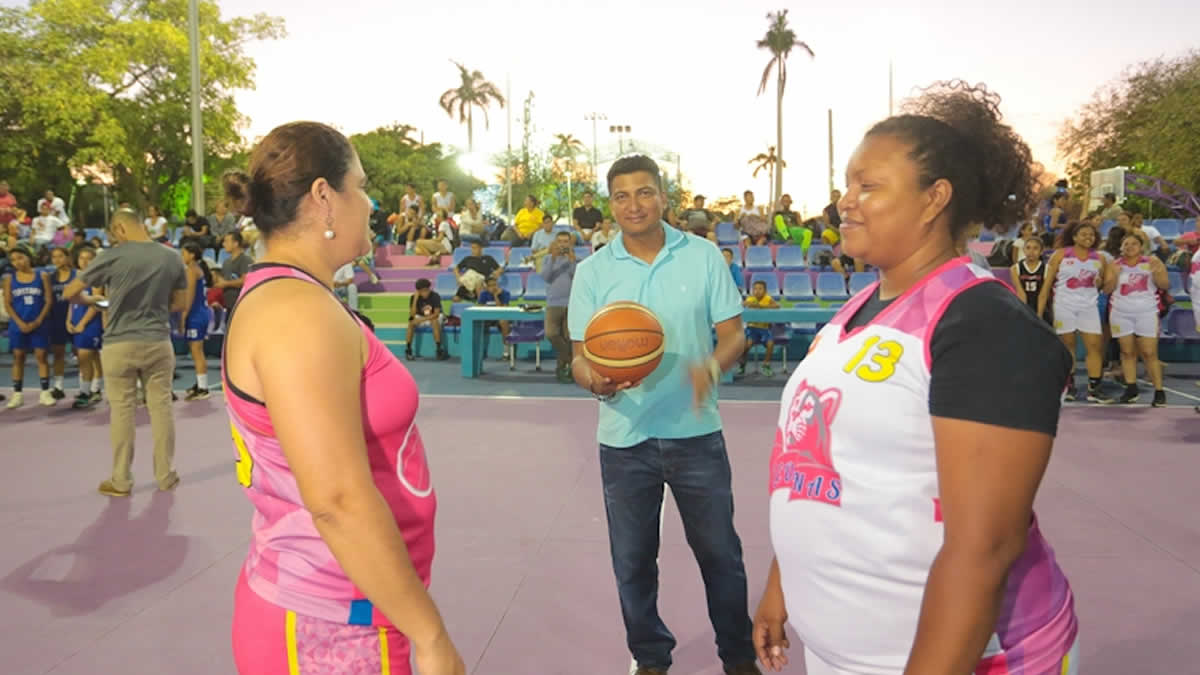 Seis equipos femenil arrancan torneo baloncesto en Parque Luis Alfonso Velásquez
