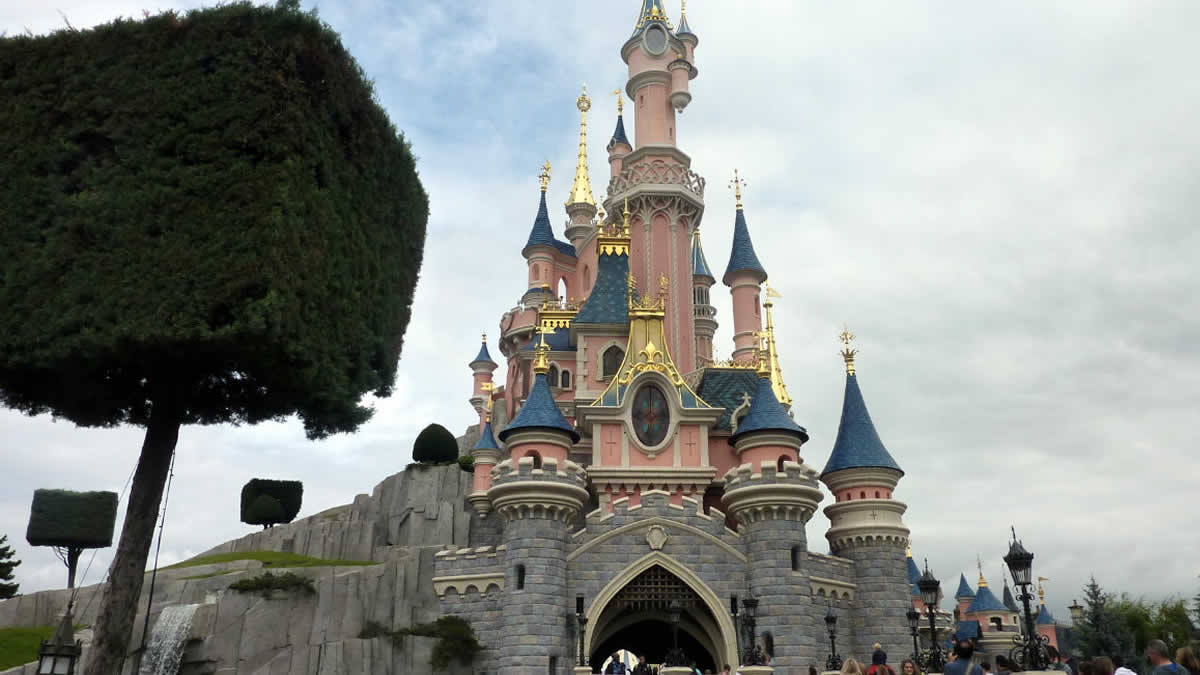 Falso atentado desata pánico en los visitantes de Disneyland en Paris