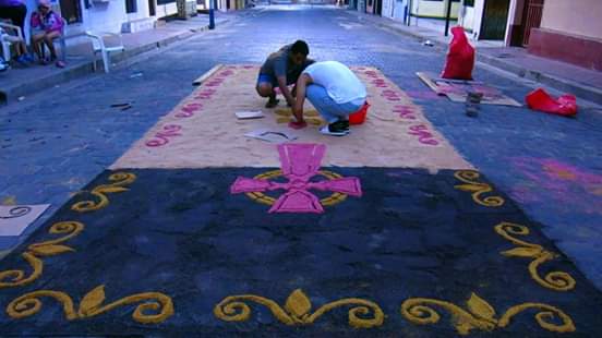 Adornan las principales avenidas de Somoto con alfombras tradicionales de Semana Santa