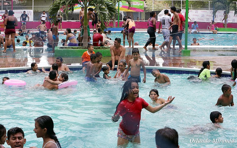 Familias se despiden del fin de semana en el Parque Acuático y Xilonem