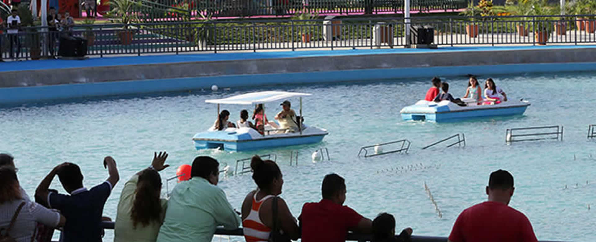Familias disfrutan de los espacios de recreación que ofrece Managua