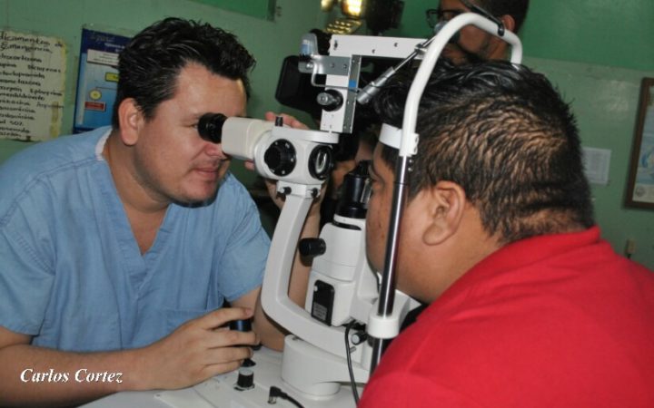 Centro Nacional de Oftalmología entrega lentes gratitos a pacientes