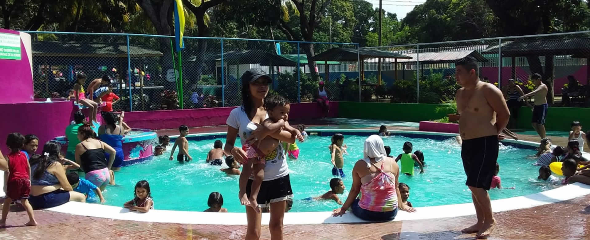 Familias despiden el fin de semana en los diferentes centros recreativos de Managua