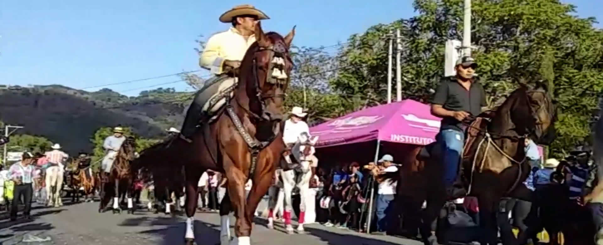 Jinotega: Desfile hípico para despedir fiestas en honor a la Santa Cruz