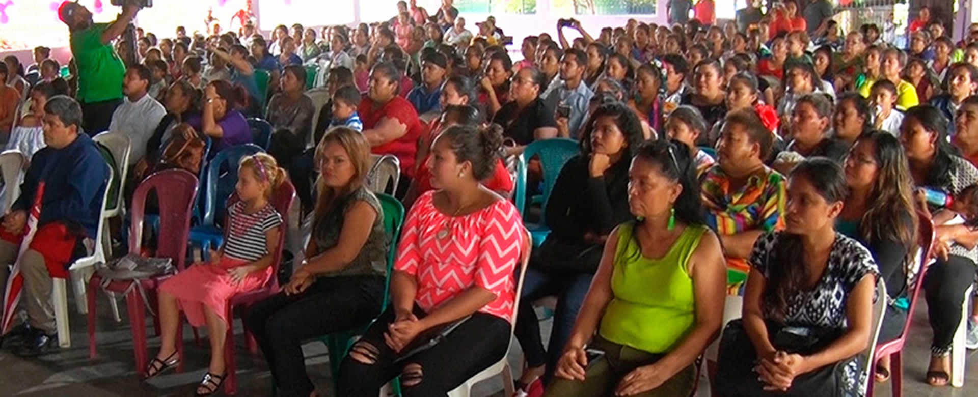 MINED rinde homenaje en el Día de las Madres a maestras populares de Managua