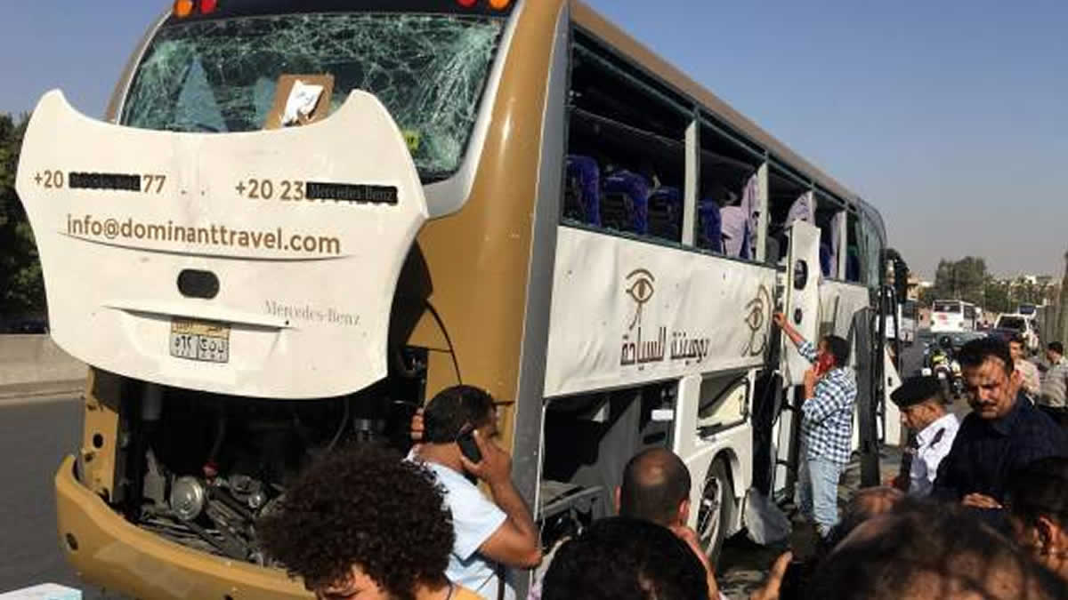 Atentado contra autobús turístico deja al menos 17 heridos en Egipto
