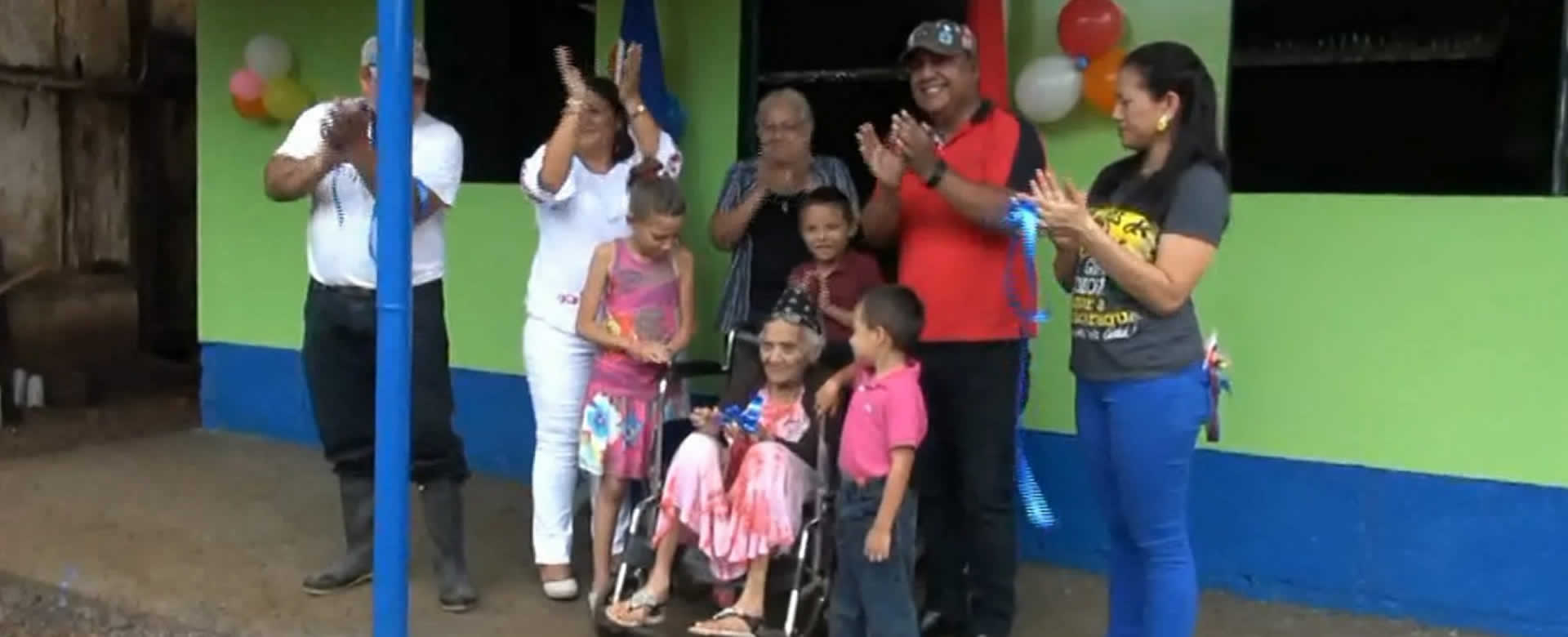 Madre de Villa El Carmen recibe vivienda digna gracias al Gobierno Sandinista