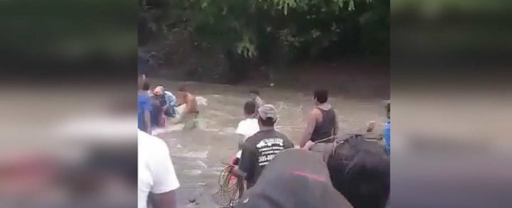 Rescatan a par de tipitapeños que fueron arrastrados por fuertes correntadas al intentar cruzar Rio el Brasil