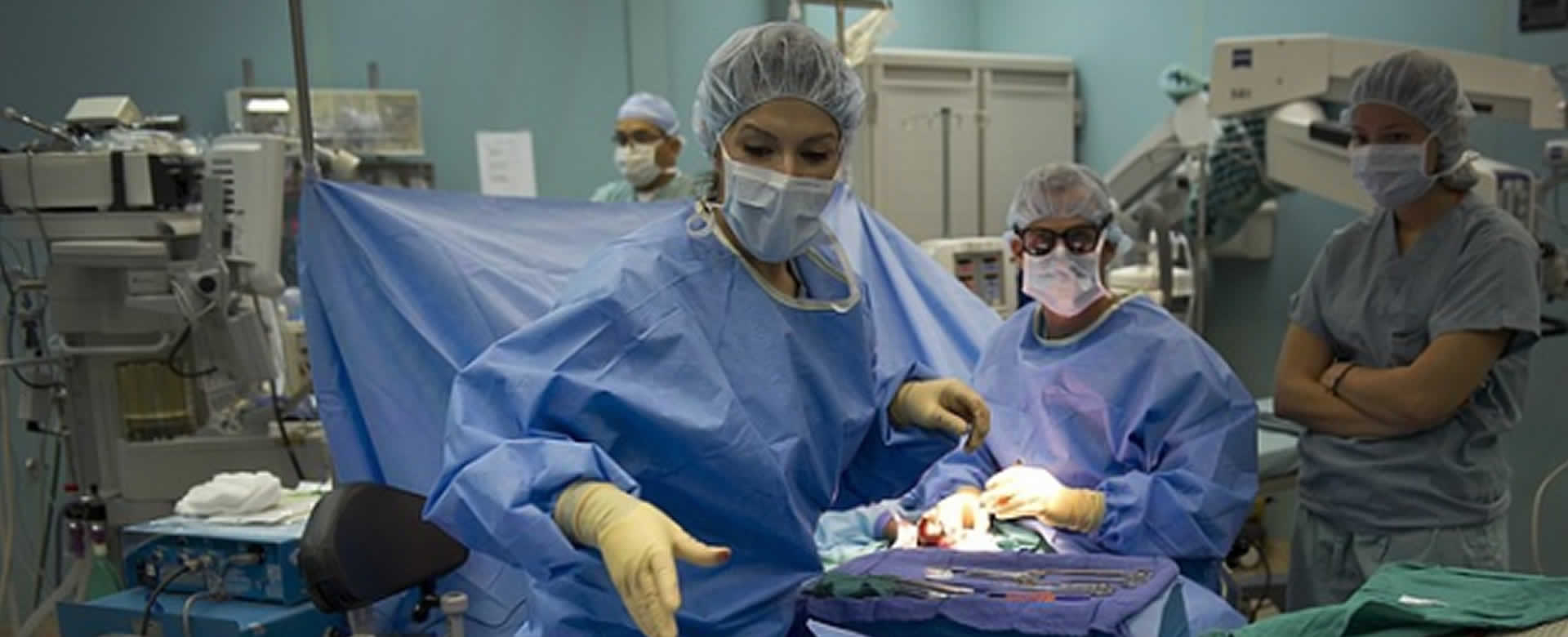 Australiano de 60 años se le prende en fuego el pecho durante operación quirúrgica