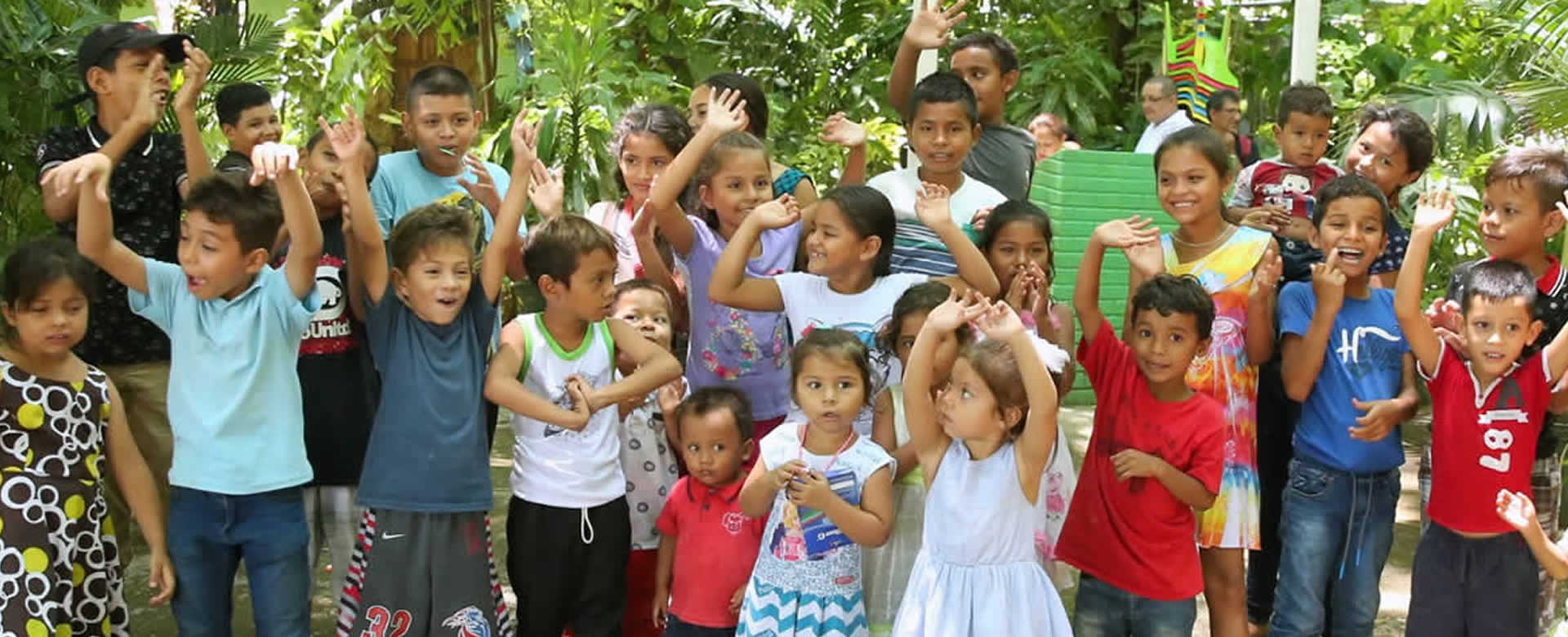 Niños y niñas de distintos barrios de la capital participan en presentación de video sobre medio ambiente •