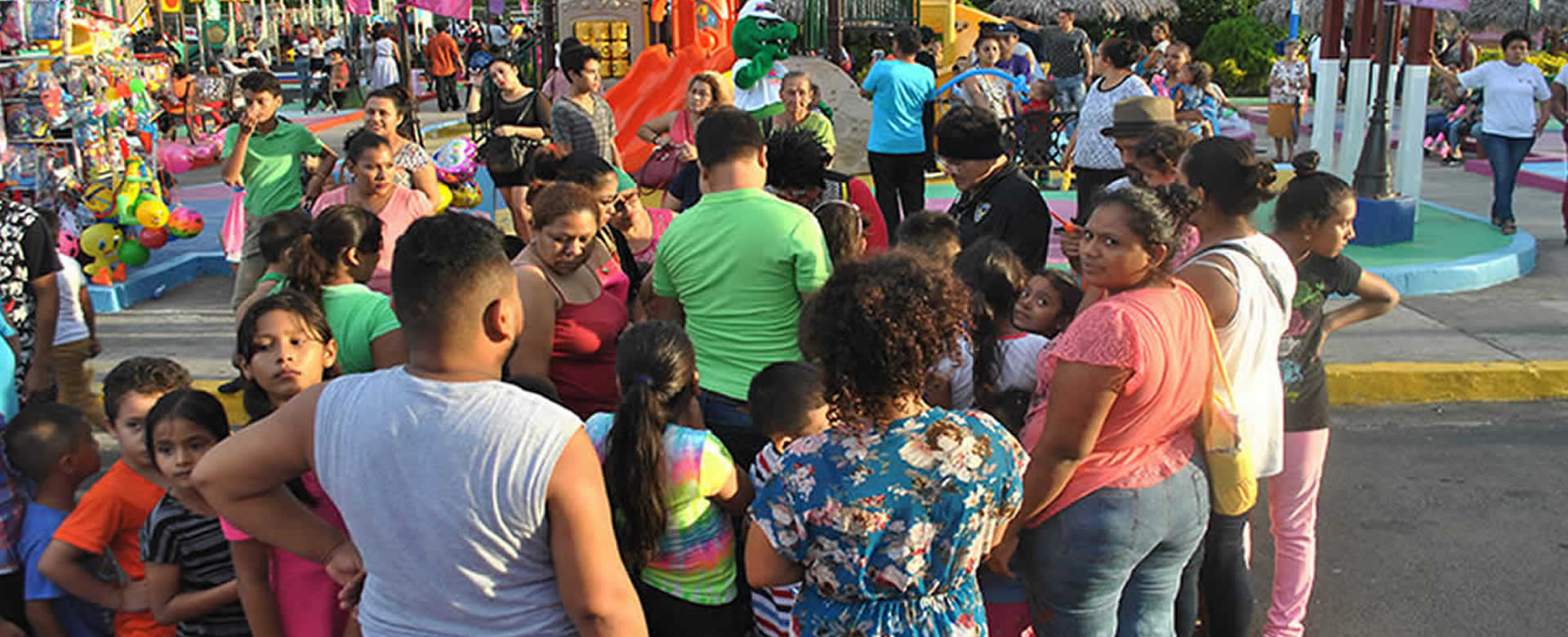 Familias disfrutan de su fin de semana en Puerto Salvador Allende 