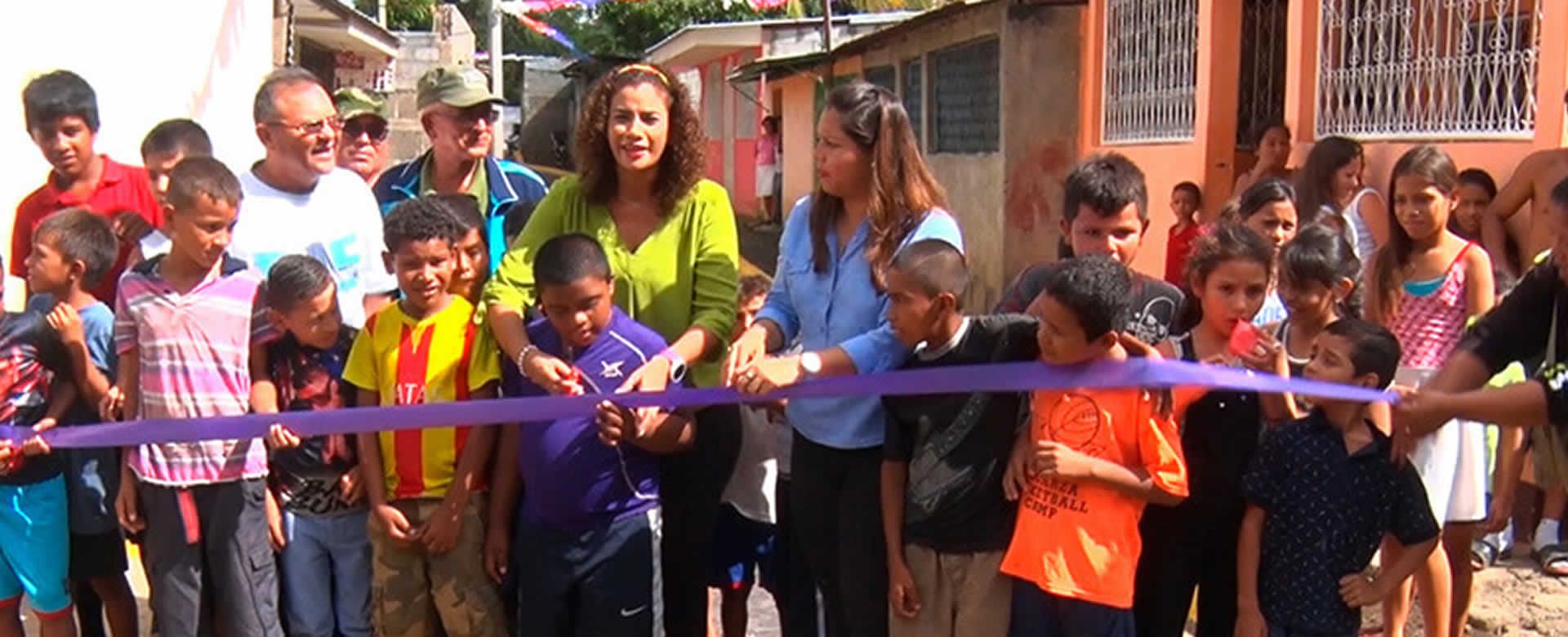 Alcaldía de Managua inaugura calle y entrega otra vivienda digna
