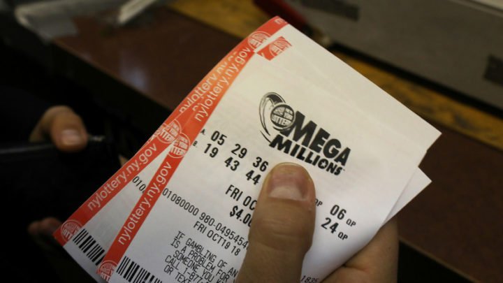  Gana la lotería pero su ex esposa se queda con la mitad del dinero