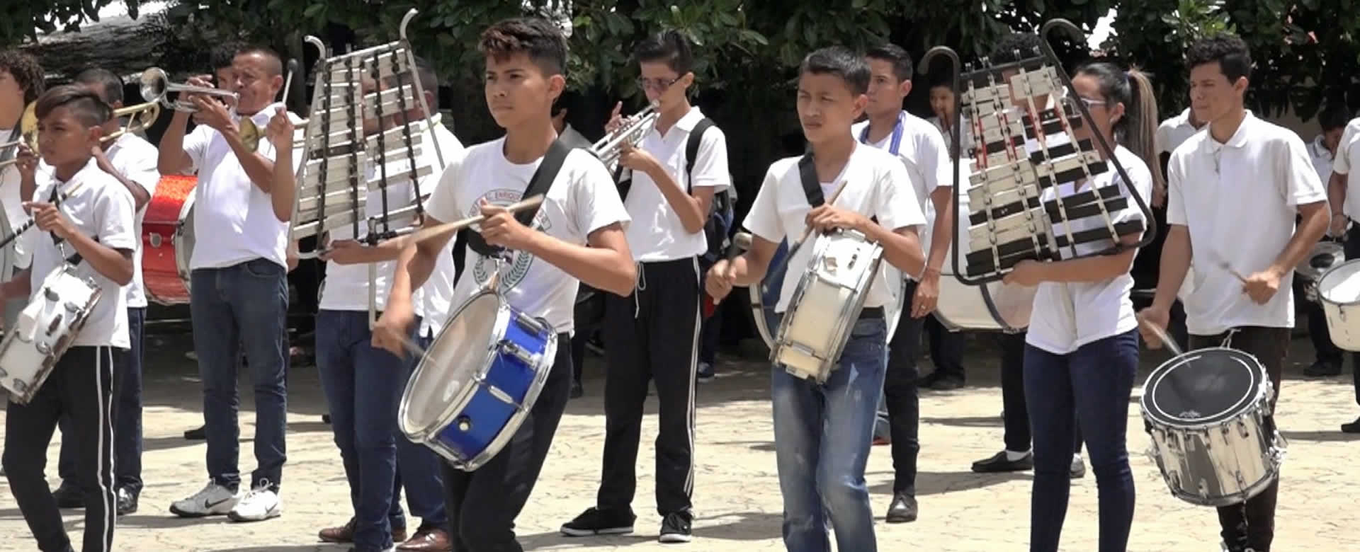 Instituto Ramírez Goyena se prepara para los desfiles patrios