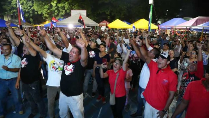 Capitalinos realizan las vigilias revolucionarias en celebración al 19 de julio 