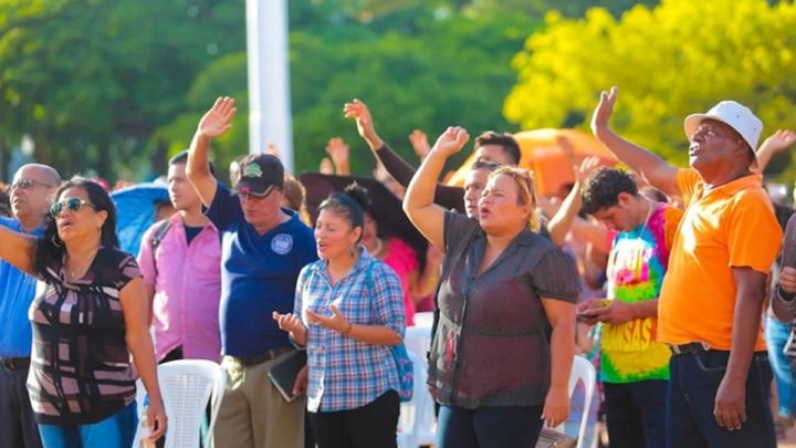 Centenares nicaragüenses Dios paz