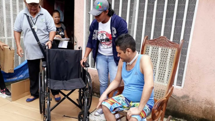 Entregan sillas de rueda a personas con discapacidad en Tipitapa 