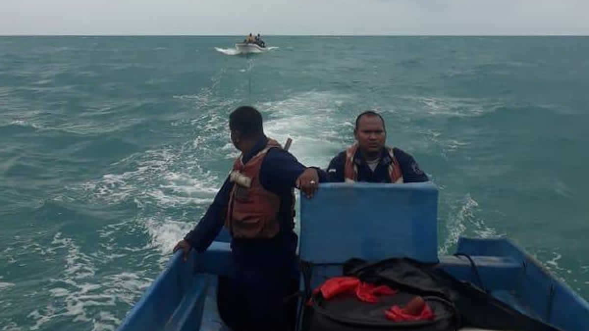 Fuerza Naval rescata a cinco personas que naufragaban en el Caribe