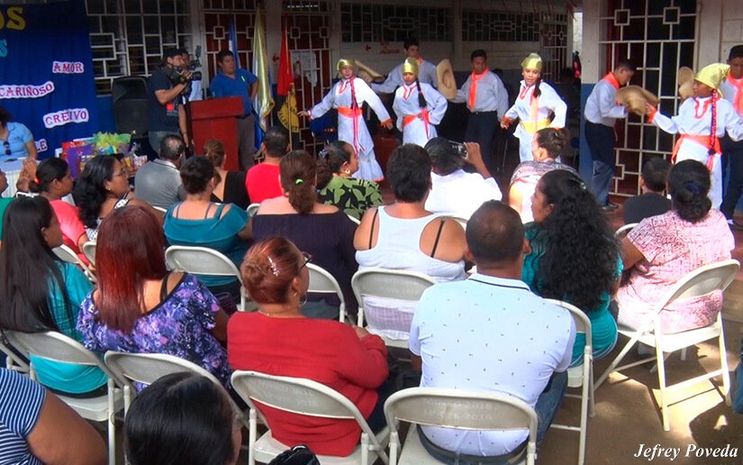 MINED reconoce el esfuerzo y dedicación de los docentes en Villa El Carmen