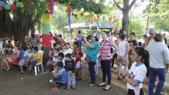 Niños celebran el Triunfo Sandinista en el Parque Unidad de Propósitos