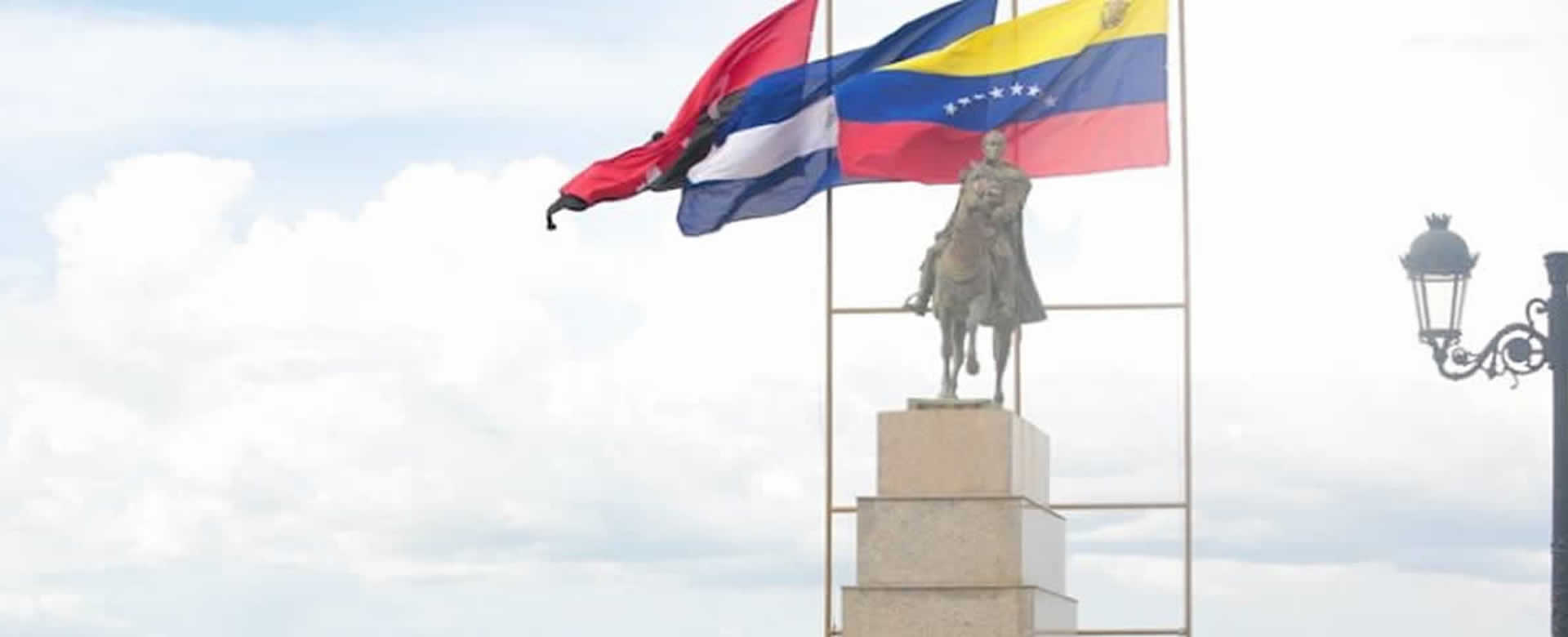 Rinden homenaje a Simón Bolívar en sus 236 años de natalicio