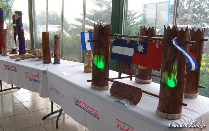 Premiación a ganadores del III Concurso Nacional de Artesanía Bambú