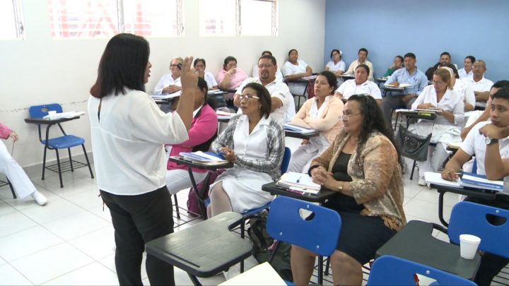 Ministerio de Salud capacita a docentes de enfermería 