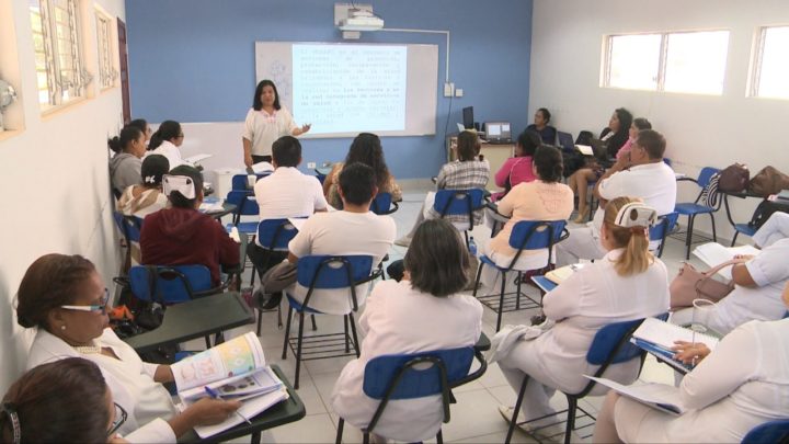 Ministerio de Salud capacita a docentes de enfermería