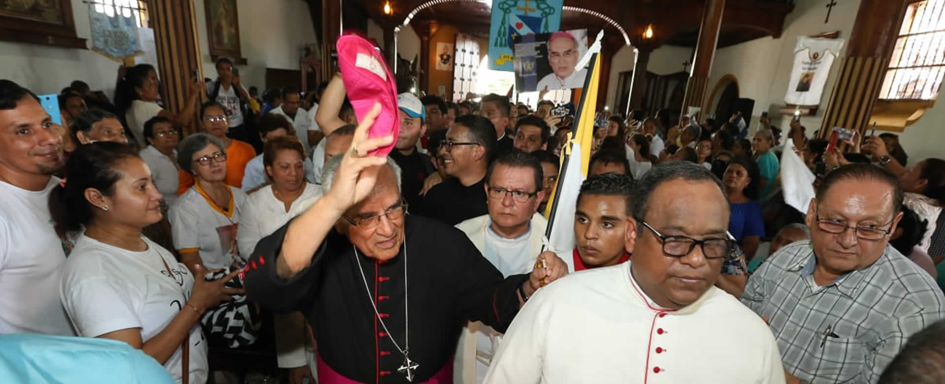 Realizan misa de acción de gracias en honor a Monseñor Bosco Vivas