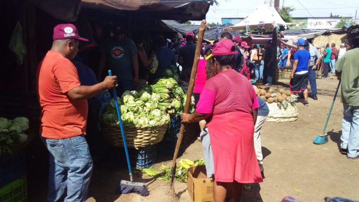 Realizan jornada de limpieza y fumigación en el mercado de Masaya