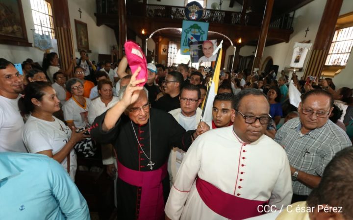 Realizan misa de acción de gracias en honor a Monseñor Bosco Vivas