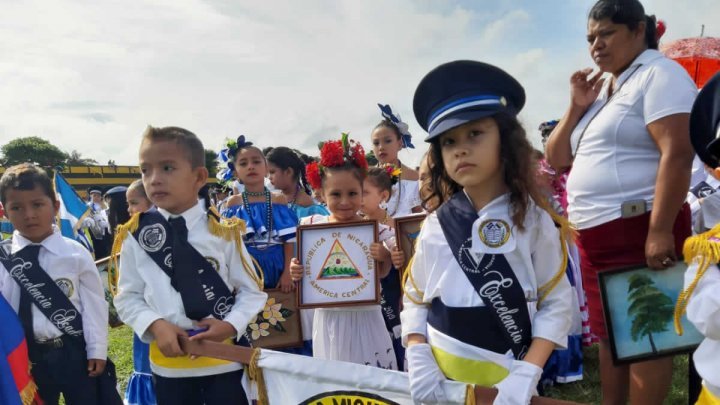 Carazo: Alumnos realizan desfiles en honor a las fiestas patrias