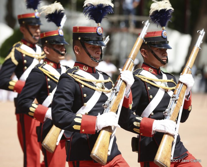 Desfile de academias nacionales y extranjeras en saludo al aniversario del Ejército de Nicaragua