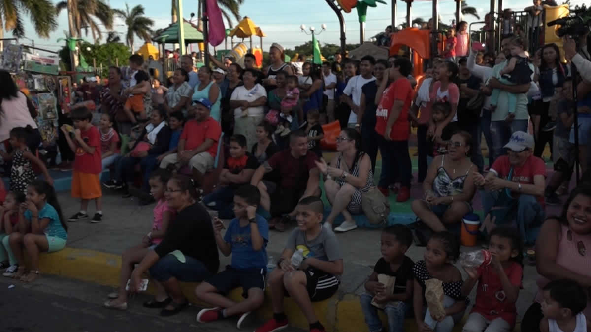 Familias inician el mes patrio con diversas actividades en el Puerto Allende