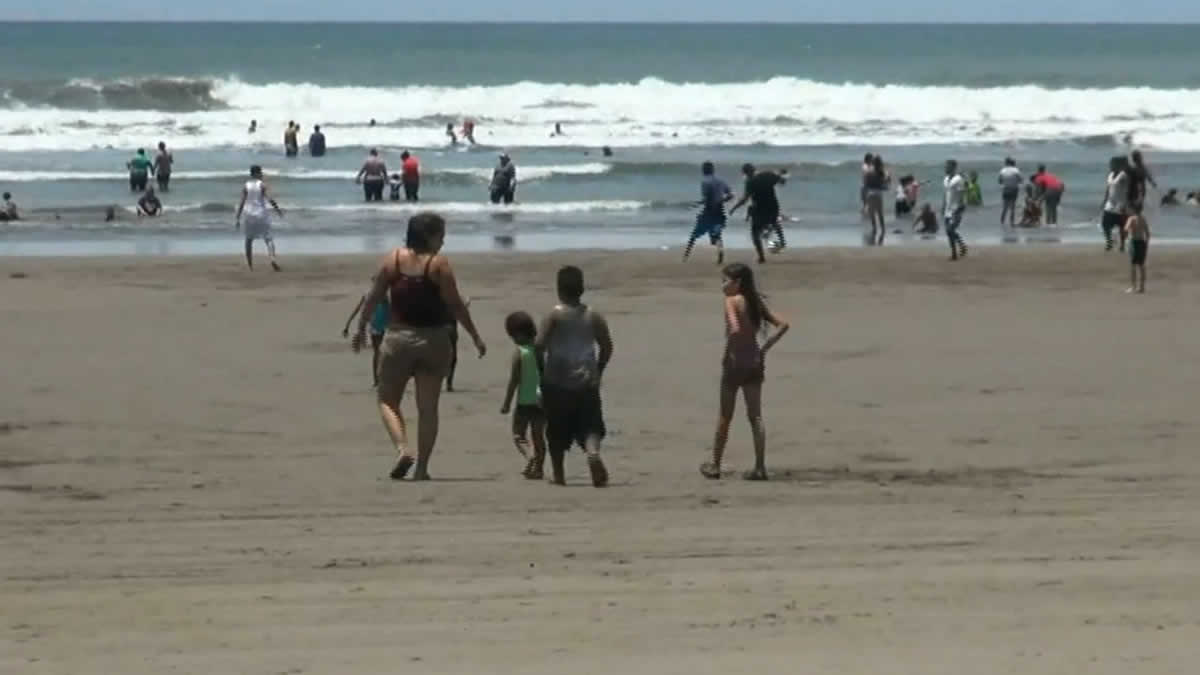 Familias visitan las playas de Pochomil y Masachapa en los días patrios