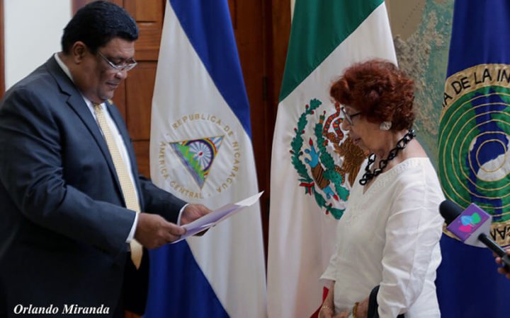 Nueva embajadora de México en Nicaragua entrega copias de estilo en Cancillería 