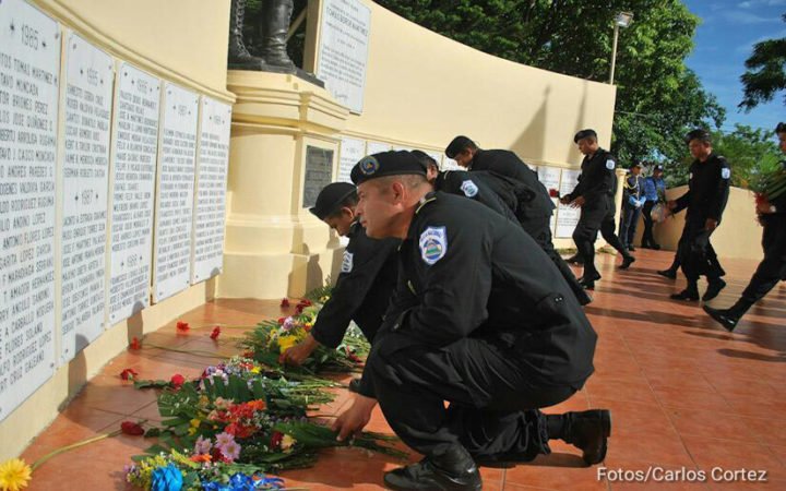 Policía Nacional honra a héroes caídos durante los 40 años de servicio