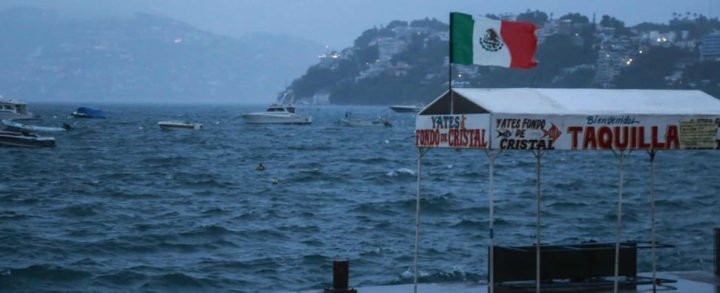 Tormenta Lorena se convierte en huracán frente a las costas de México