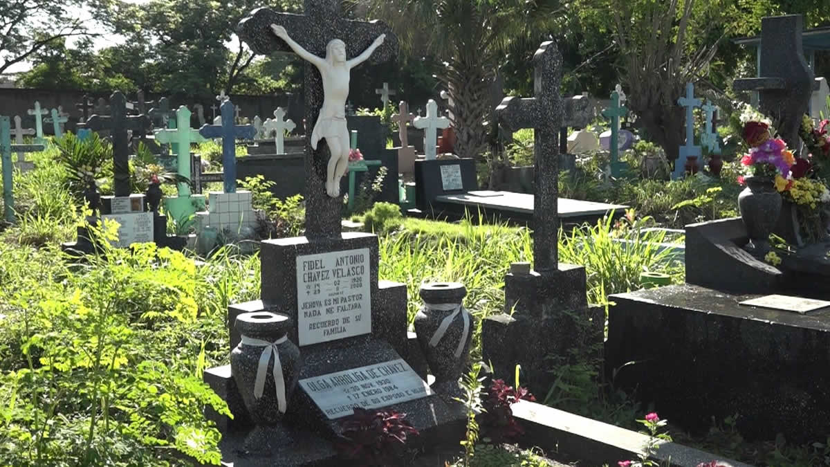 Alcaldía de Managua refuerza la limpieza en los cementerios