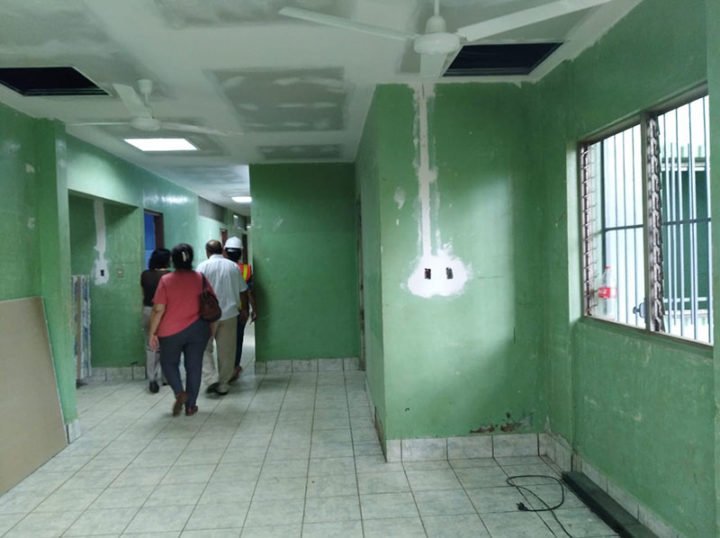 Avanza con éxito la remodelación del Centro de Salud de Monimbó
