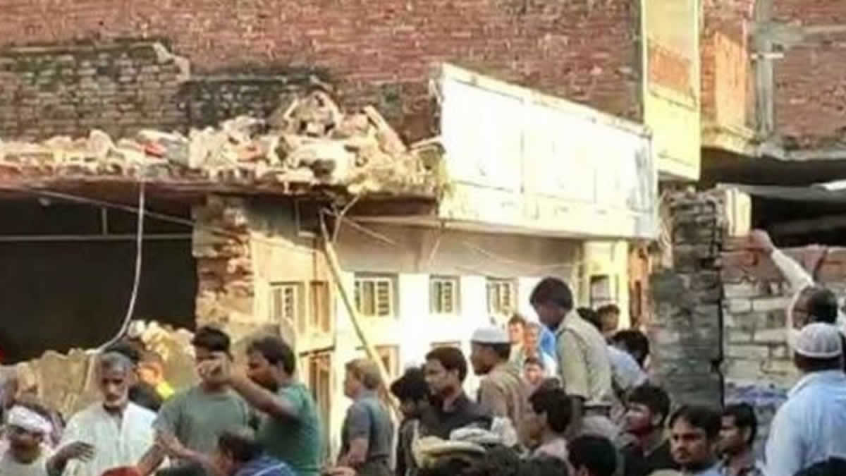 El derrumbe de una casa deja 10 muertos al norte de India