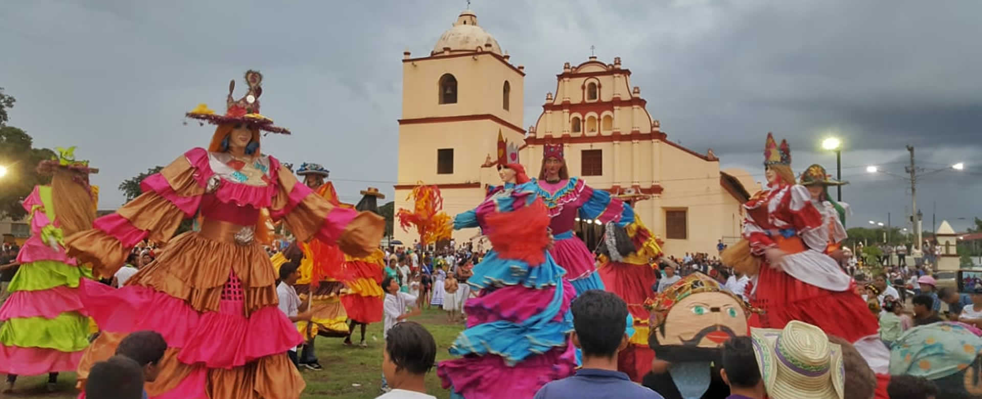Familias de Sutiaba celebran con un carnaval cultural la Resistencia Indígena