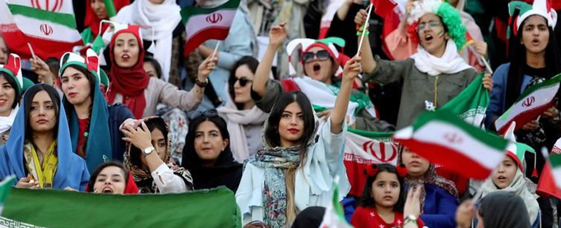 Irán: Mujeres asisten por primer vez en 40 años a un partido de fútbol