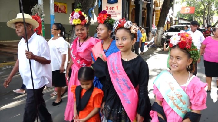 Masaya conmemora el Día de la Resistencia Indígena con un colorido carnaval 