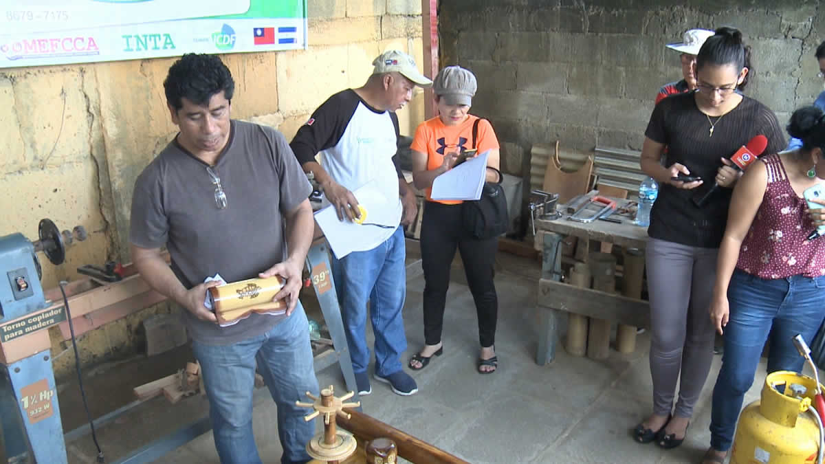 Ministerio de Economía Familiar inicia taller sobre el arte del bambú 