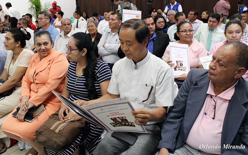 Gobierno de Nicaragua entrega títulos de propiedad a iglesias evangélicas 