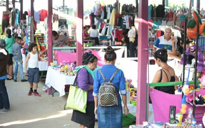 Productos de pequeños negocios enamoran a las familias nicaragüenses